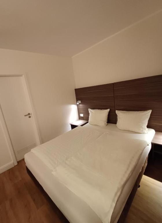 Hotel Ariana Koeln Bagian luar foto